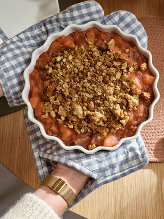 Irresistible Apple Rhubarb Crumble