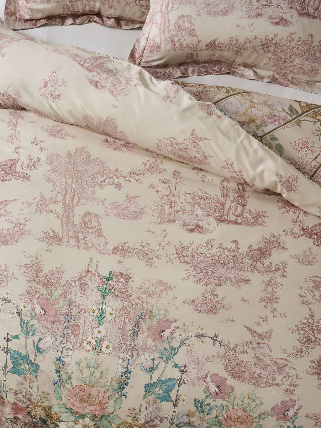 In The Name Of Nouveau Quilt Cover Set