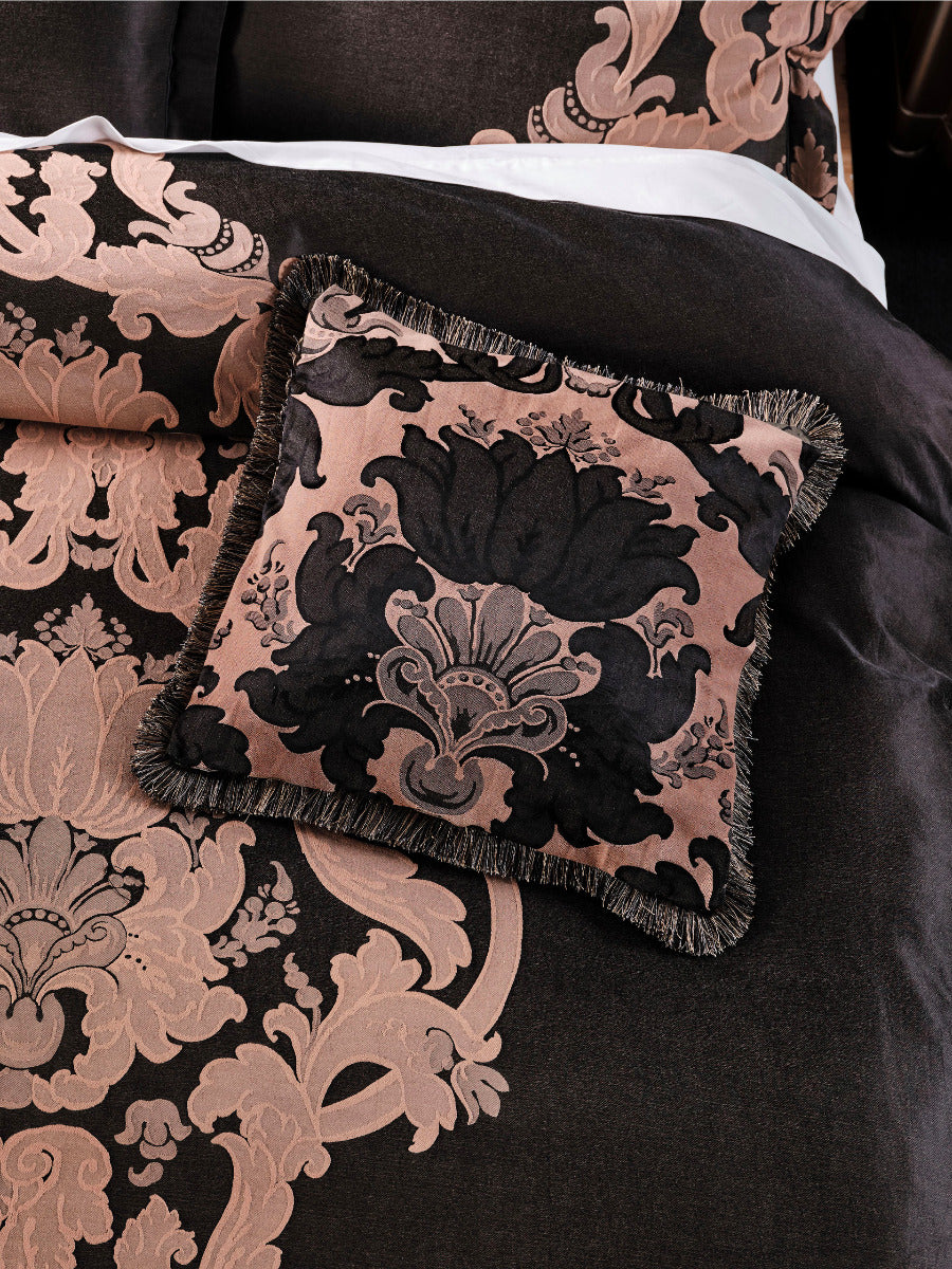 Dionisia Black Quilt Cover Set