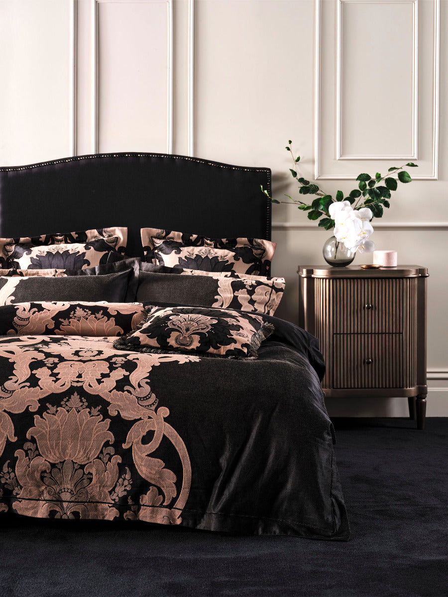 Dionisia Black Quilt Cover Set