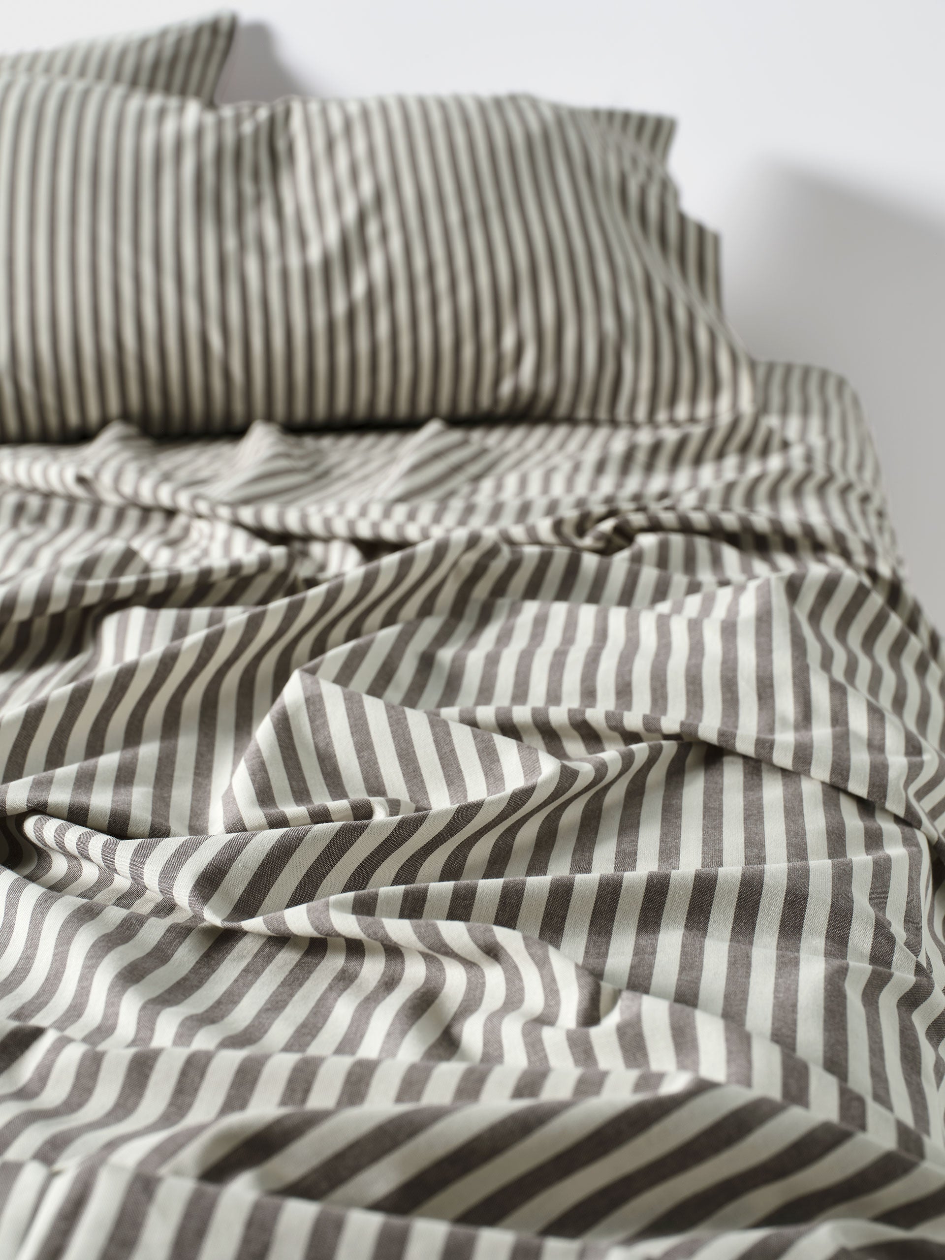 Classic Stripe Charcoal Sheet Set