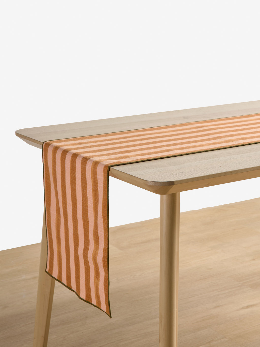 Como Spice Table Runner