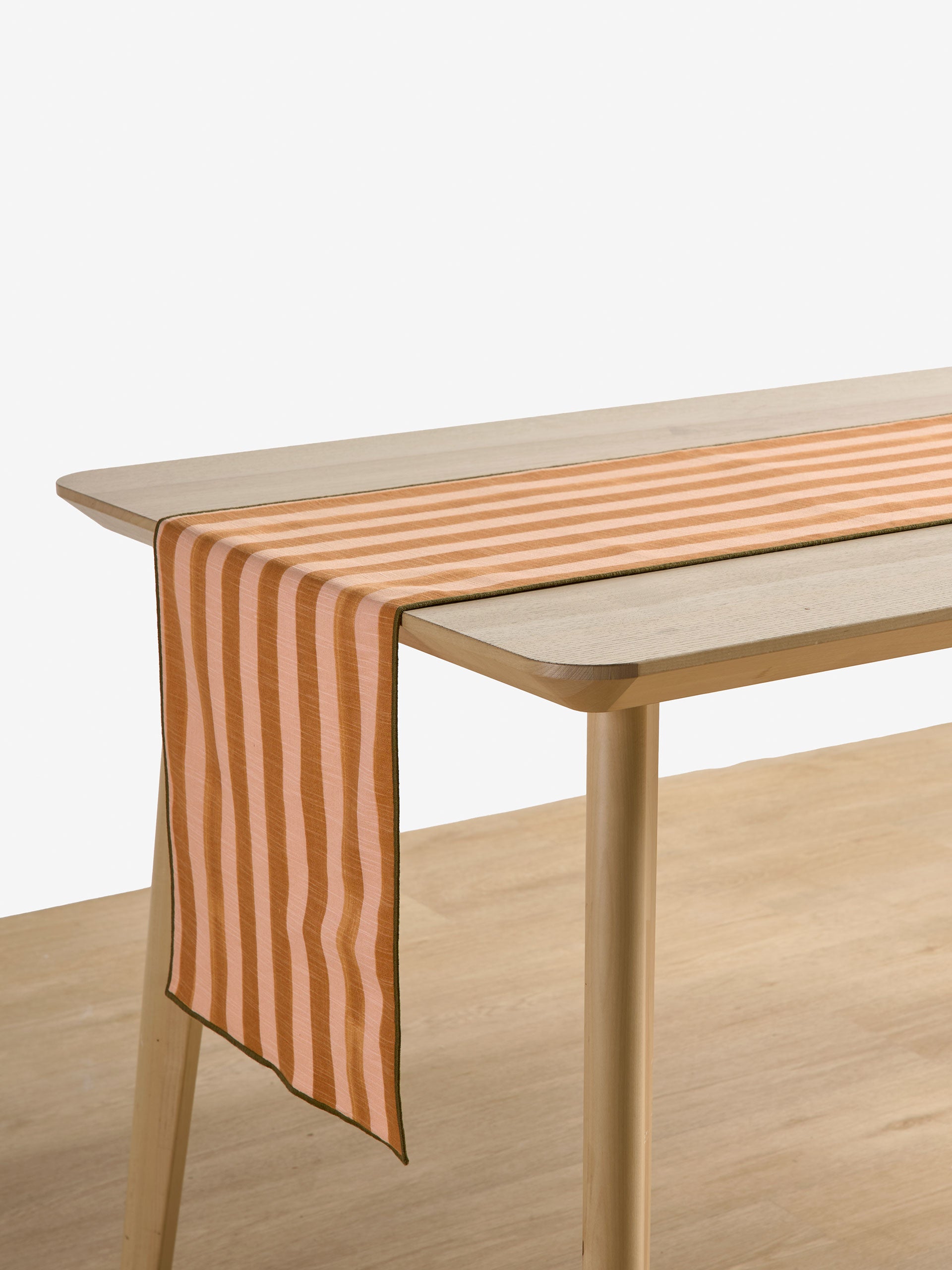 Como Spice Table Runner