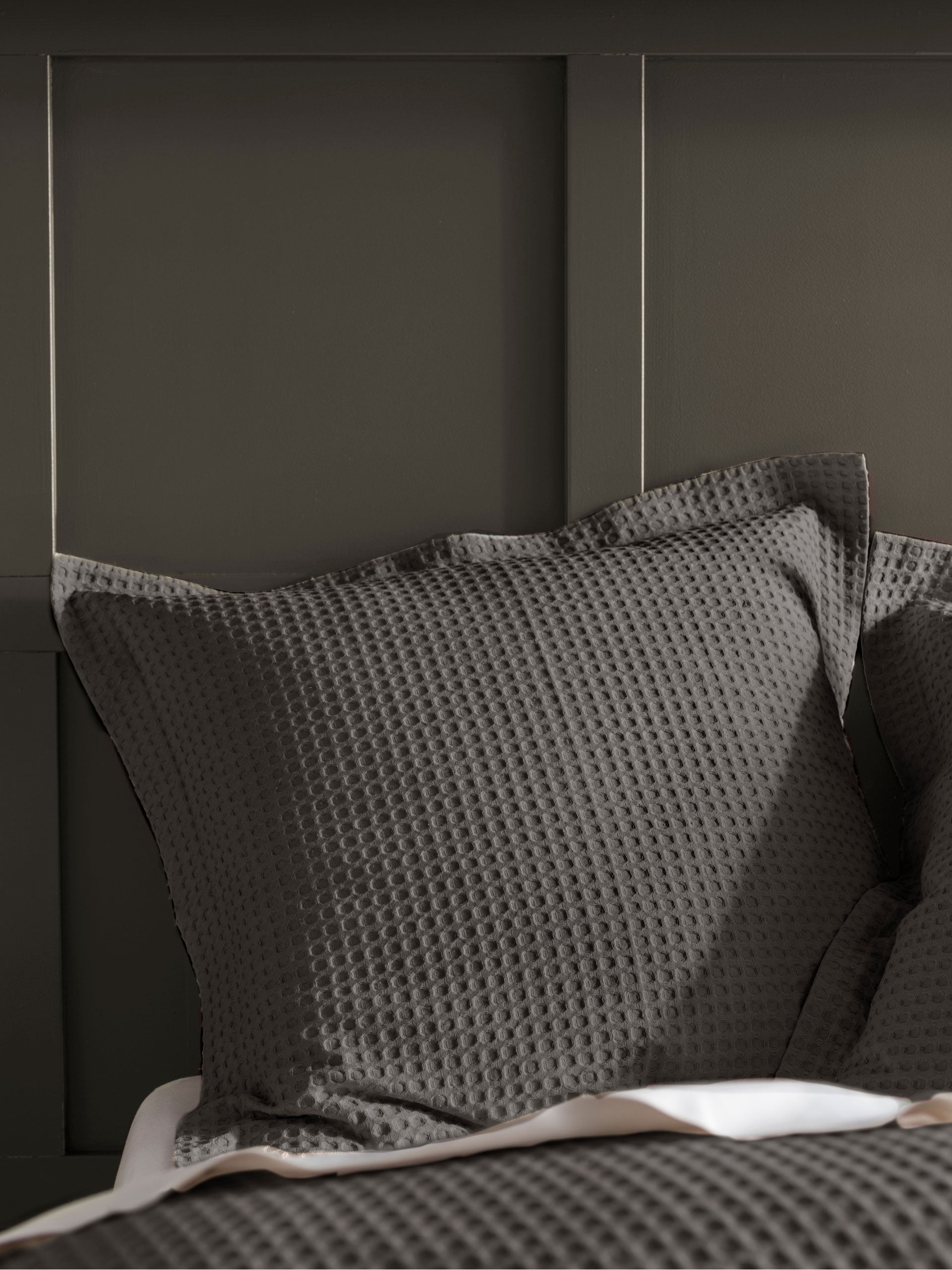 Deluxe Waffle Charcoal Quilt Cover Set