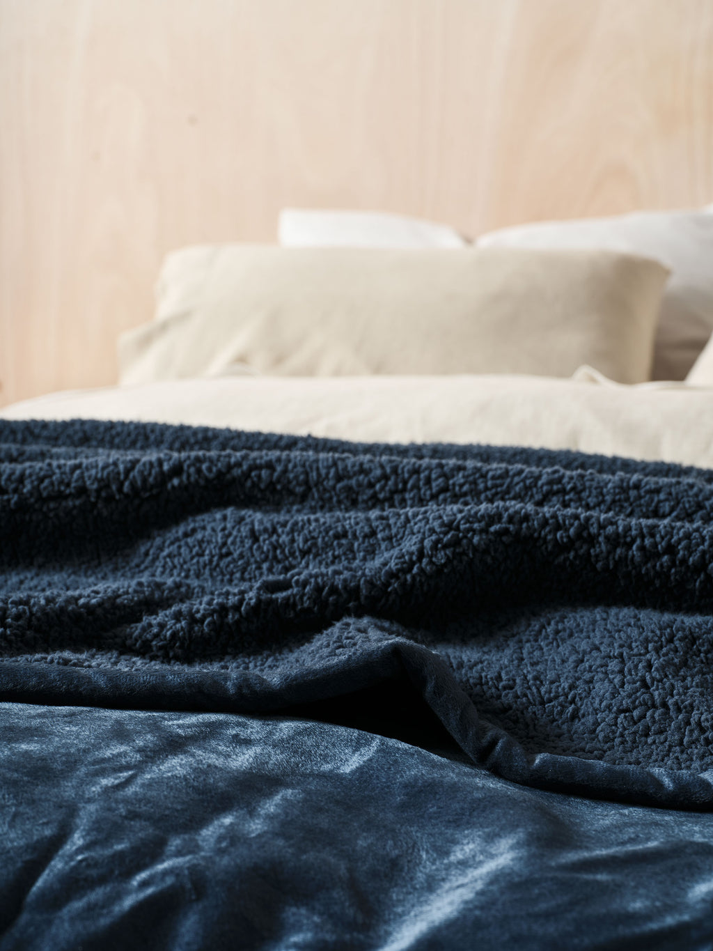 Sena Navy Blanket