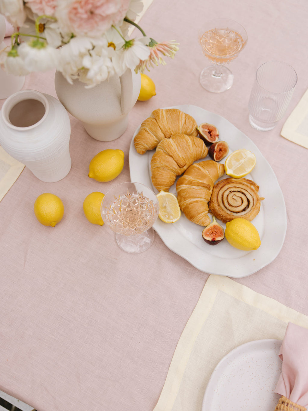 Nimes Rose Linen Round Tablecloth