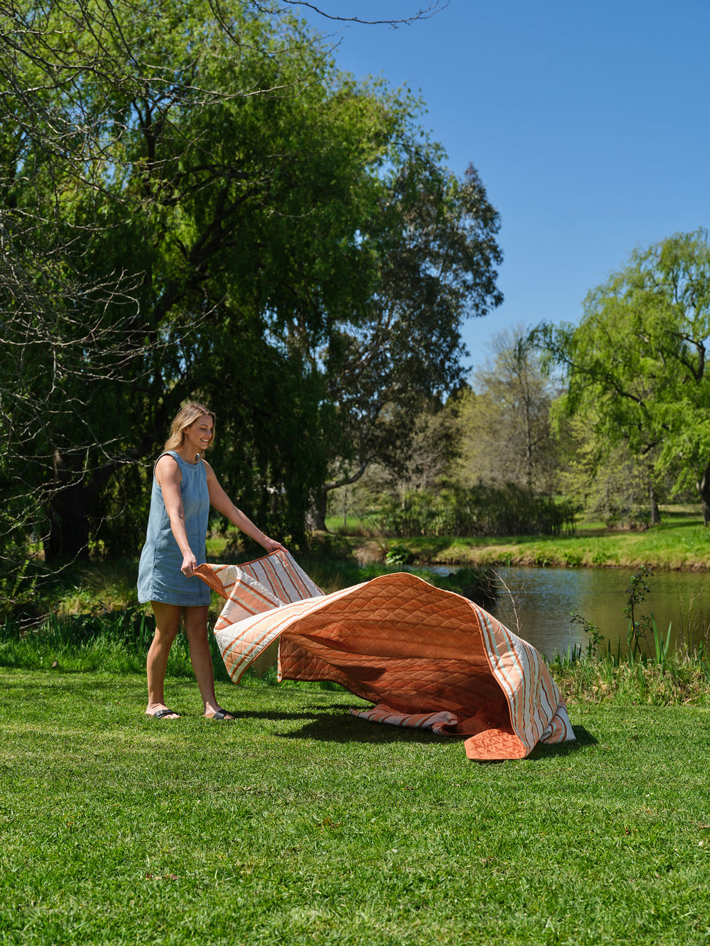 Sundaze Nectar Picnic Rug