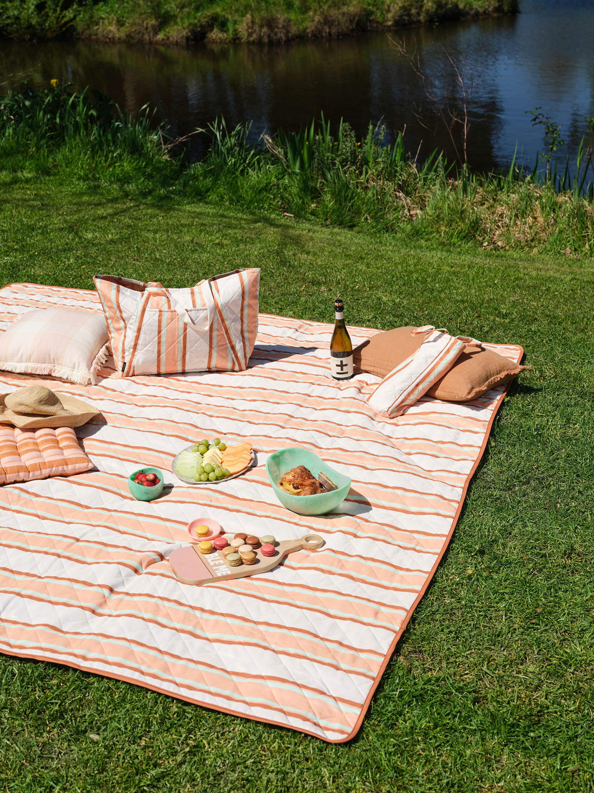Sundaze Nectar Picnic Rug