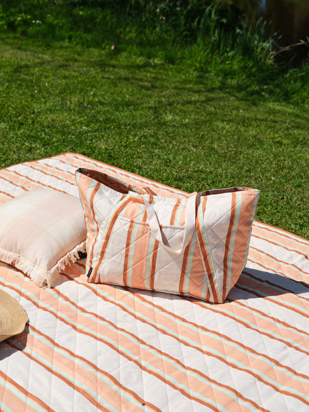 Sundaze Nectar Tote Bag