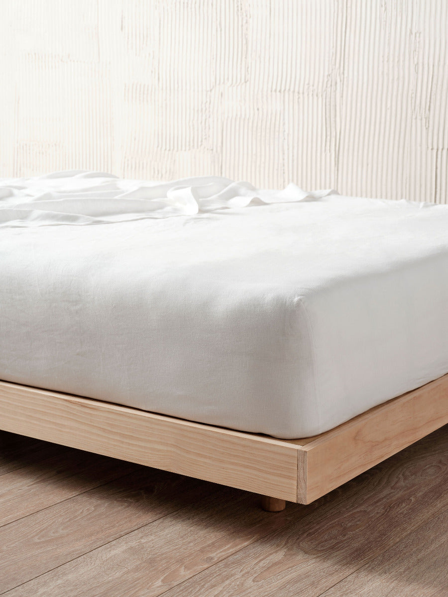 Nimes White Fitted Sheet 50cm