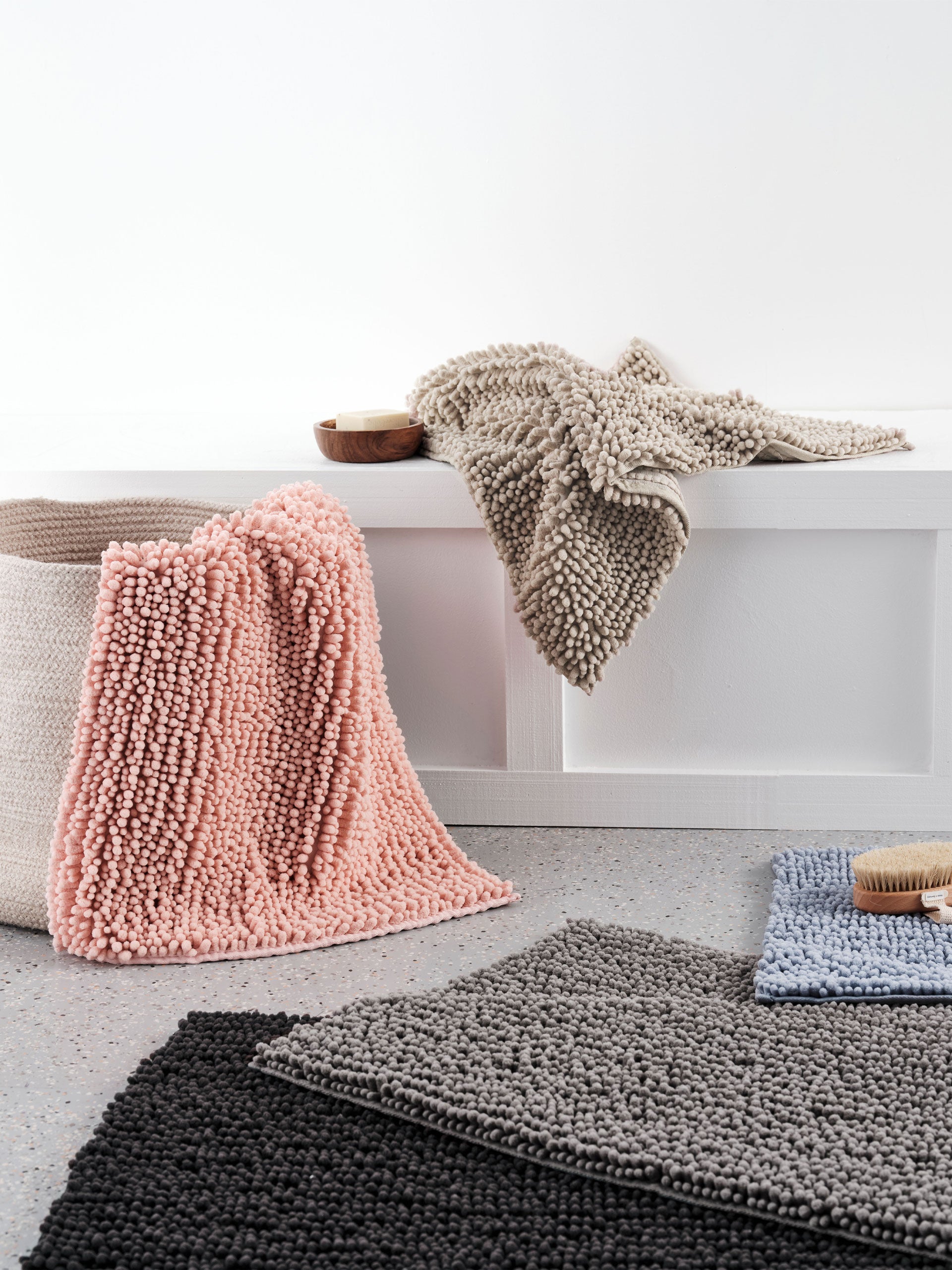 Reed Toggle Charcoal Bath Mat