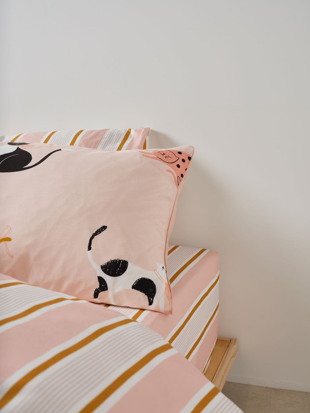 Cats 'n' Bows Quilt Cover Set