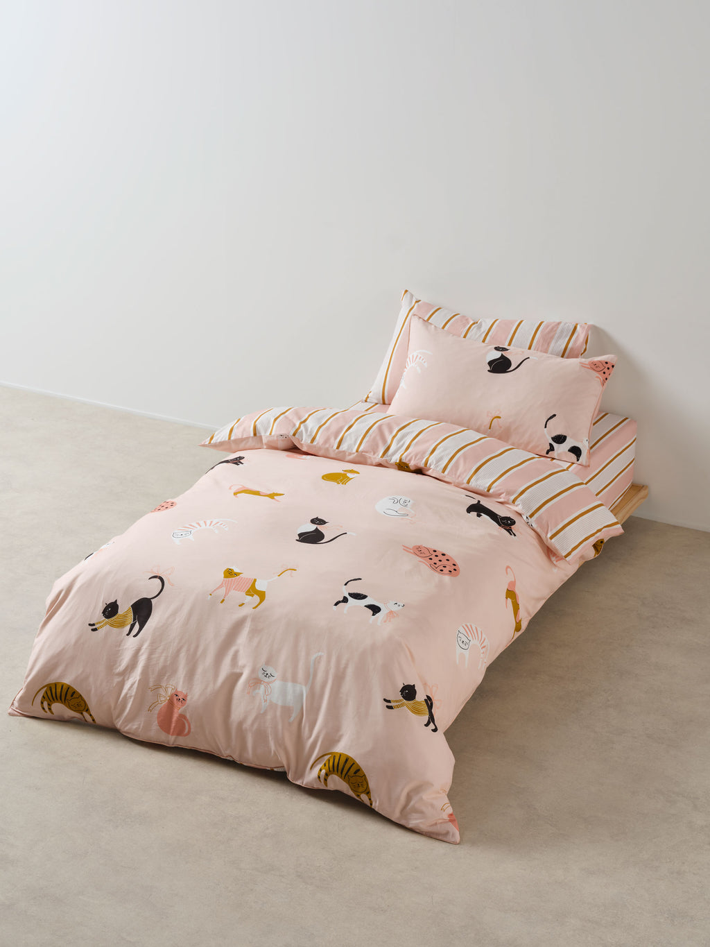 Cats 'n' Bows Quilt Cover Set