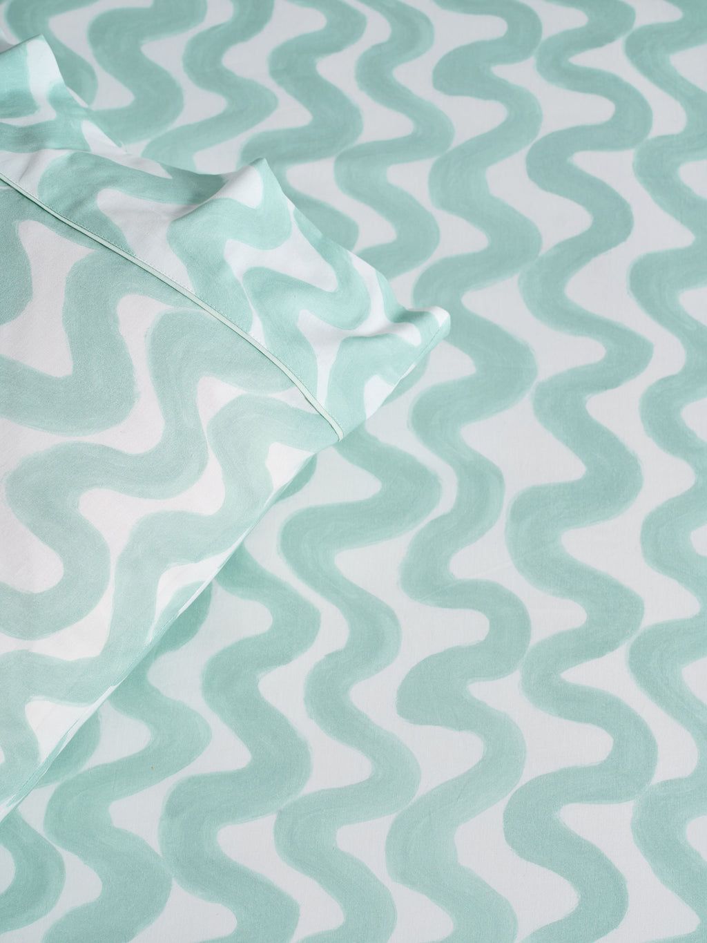 Wiggle Wiggle Fitted Sheet + Pillowcase Set