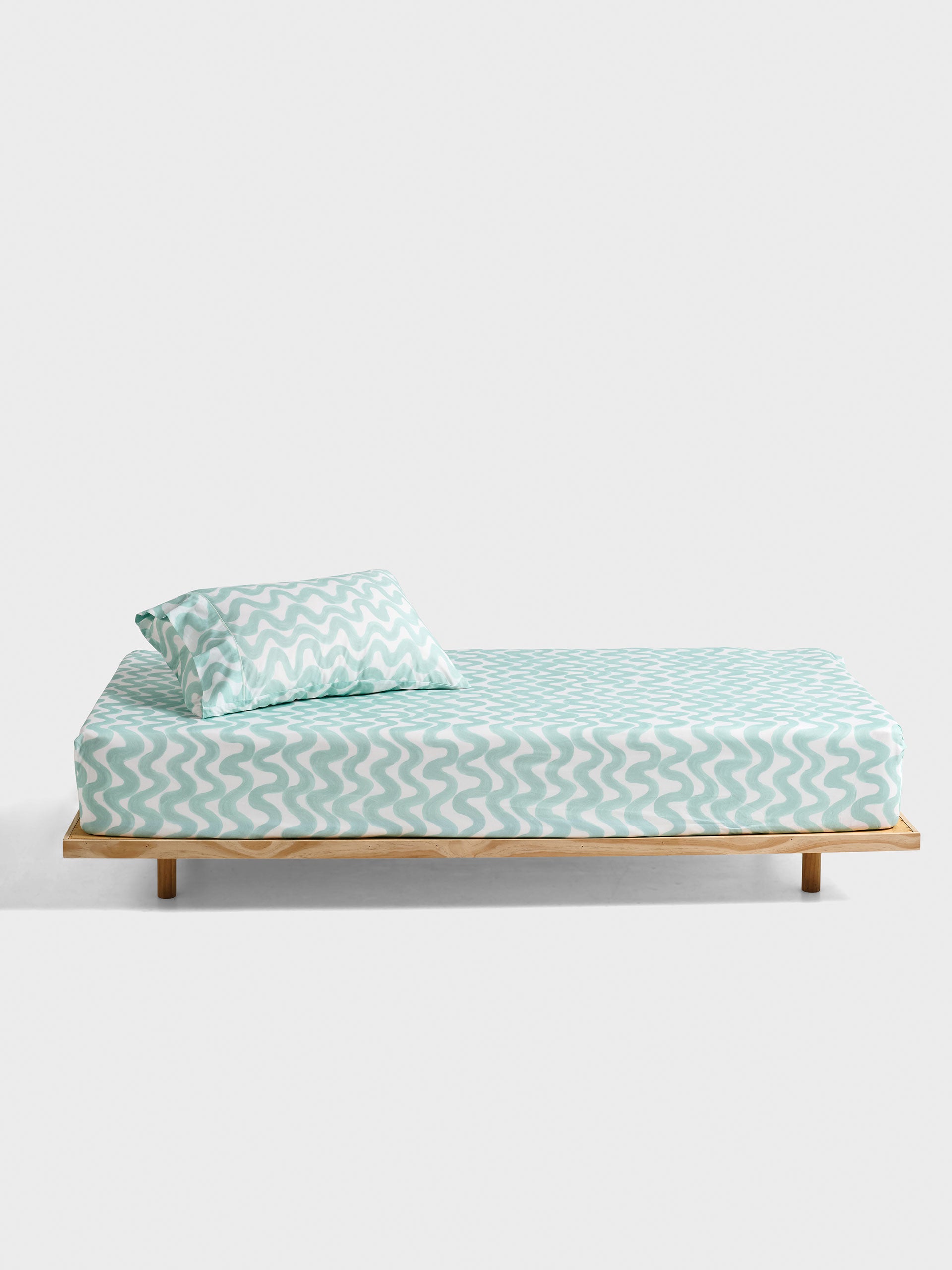 Wiggle Wiggle Fitted Sheet + Pillowcase Set