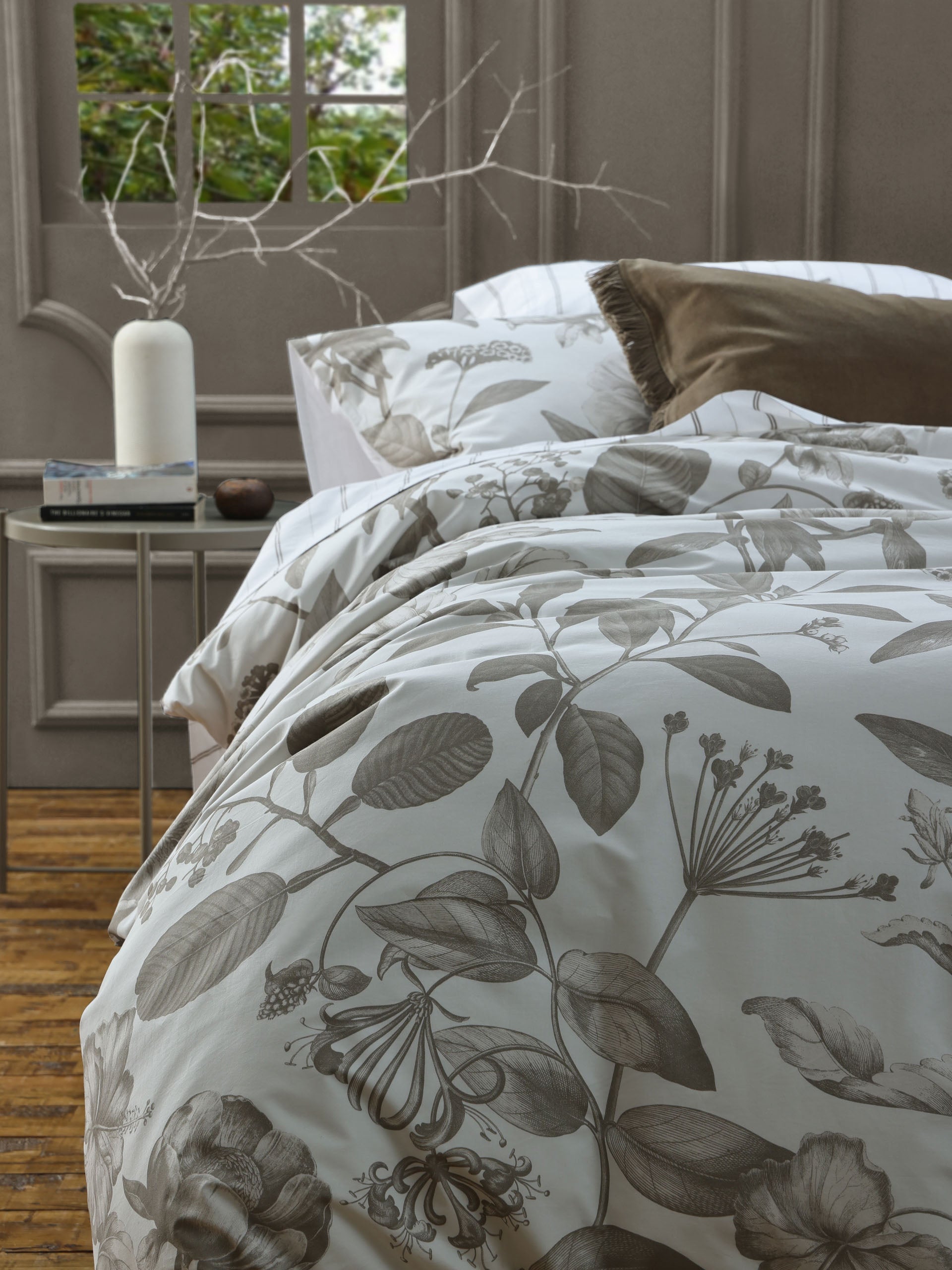 Pure Botanical Taupe Quilt Cover Set