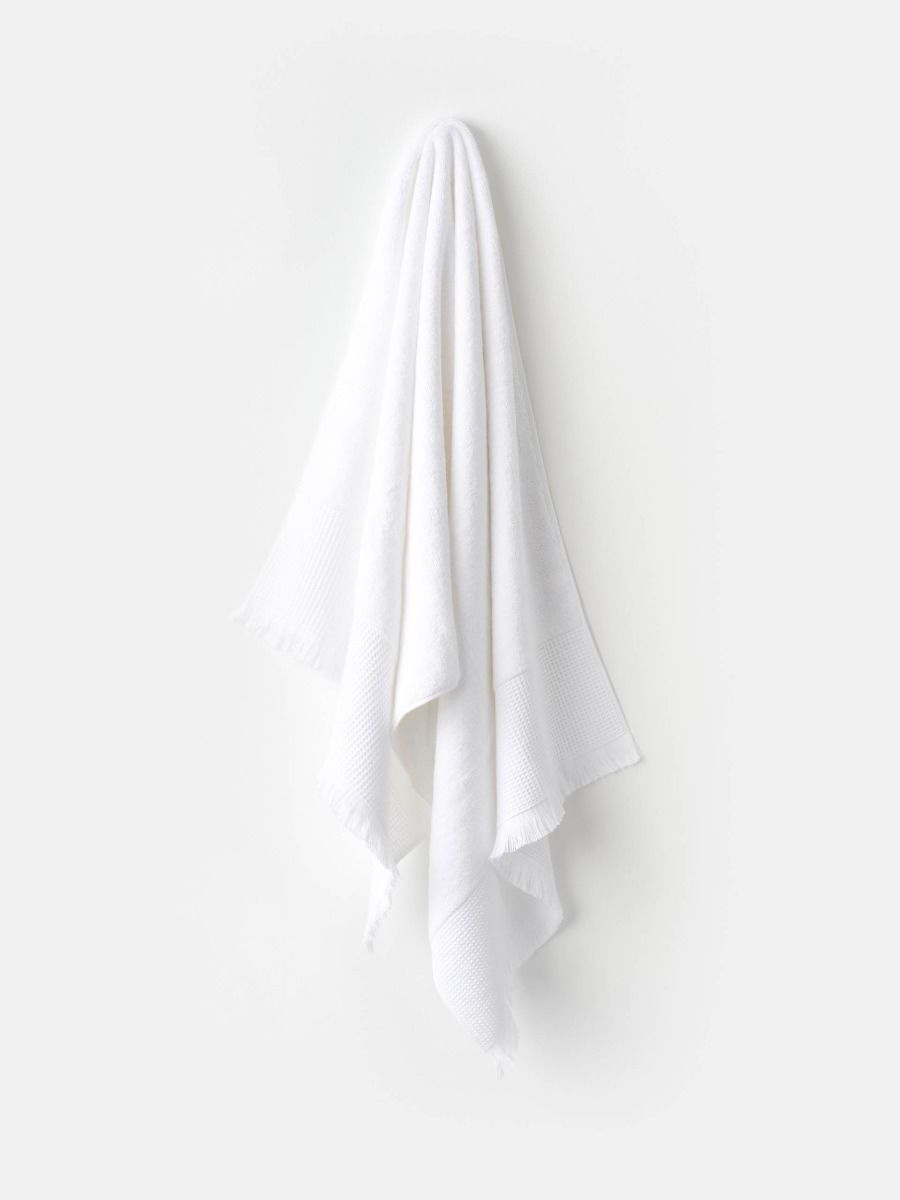 Aria White Towel Collection