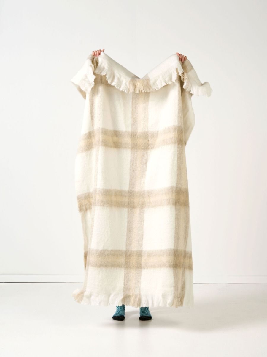 Clover Vanilla Throw