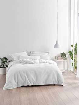 Deluxe Waffle White Quilt Cover Set