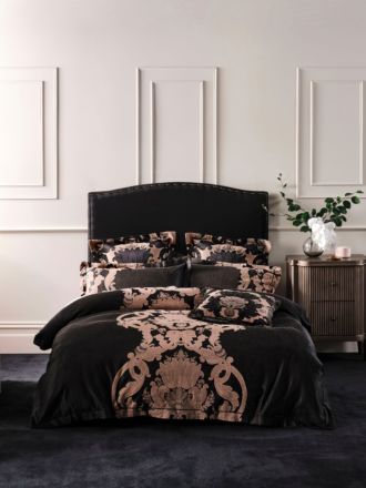 Dionisia Black Quilt Cover Set