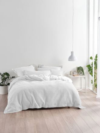 Deluxe Waffle White Quilt Cover Set