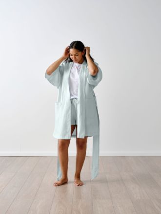 Nimes Sky Linen Short Robe