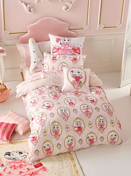 Portraits Of Claris Quilt Cover Set